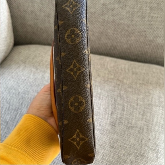 Louis Vuitton Brown Monogram Crossbody Bag with Gold Chain. Pochette Accessories - Picture 4 of 14